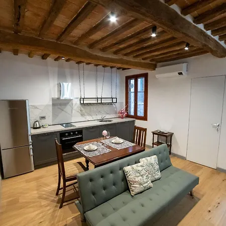 The Rose Apartment *