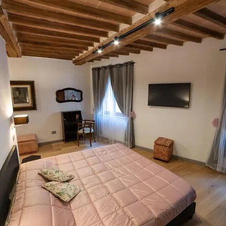 The Rose Apartment *